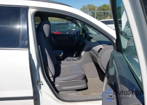 2014 Chevrolet Traverse Ls z USA, uszkodzony, nr VIN 1GNKVFED7EJ226070